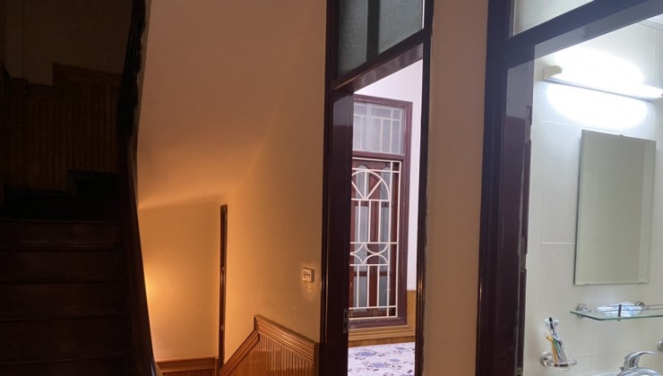 Cho thuê nhà ngõ ô tô phố Phan Văn Trường làm kinh doanh spa, online ,văn phòng kết hợp ở lại.